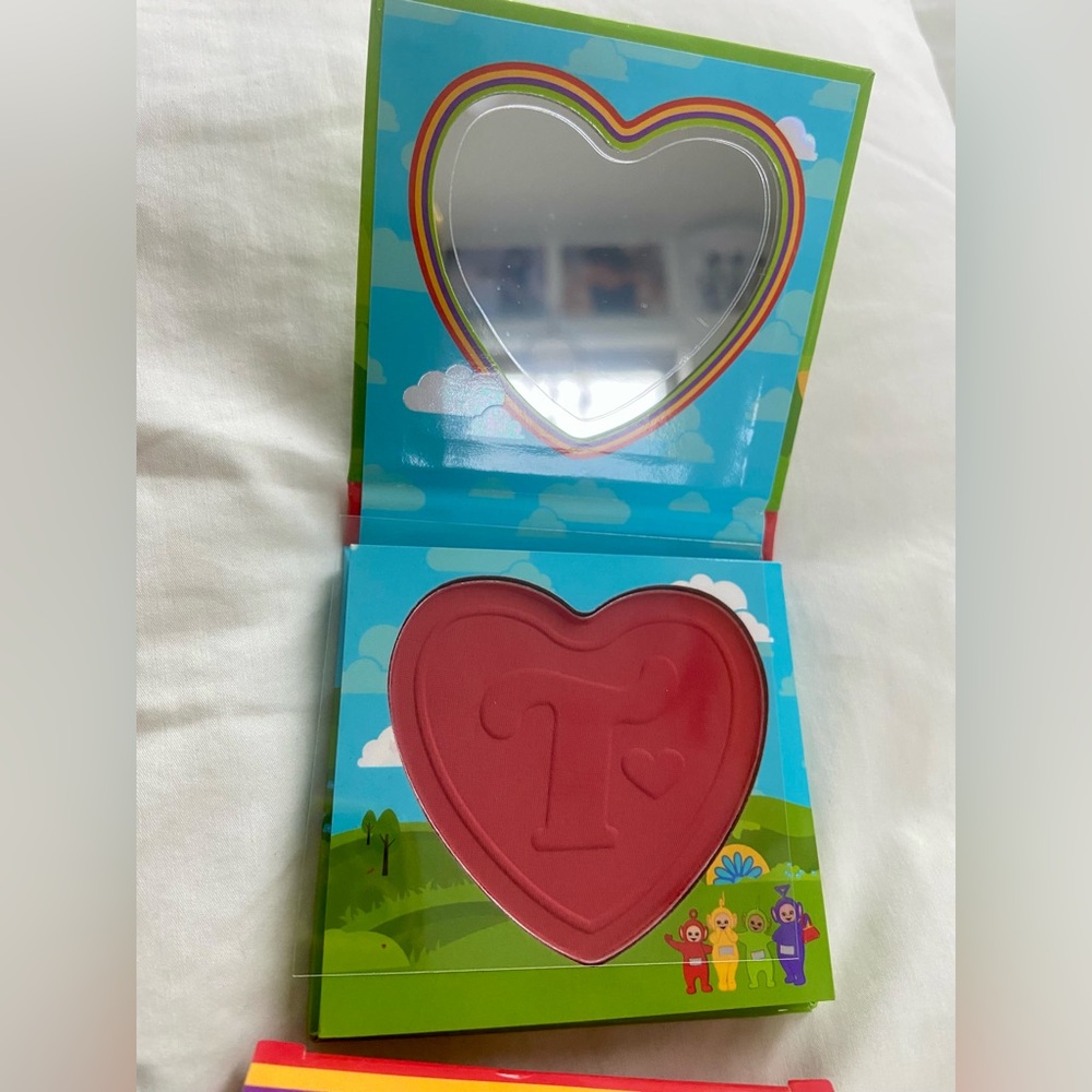 TRIXIE COSMETICS (TELETUBBYCOLLECTION) TINKY WINKYS PURSE BLUSH BRAND NEW IN BOX